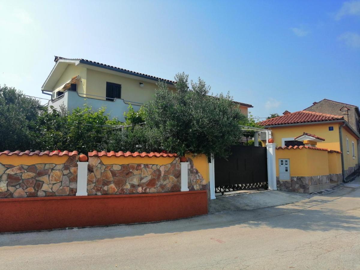 T&D Apartmani พูลา ภายนอก รูปภาพ
