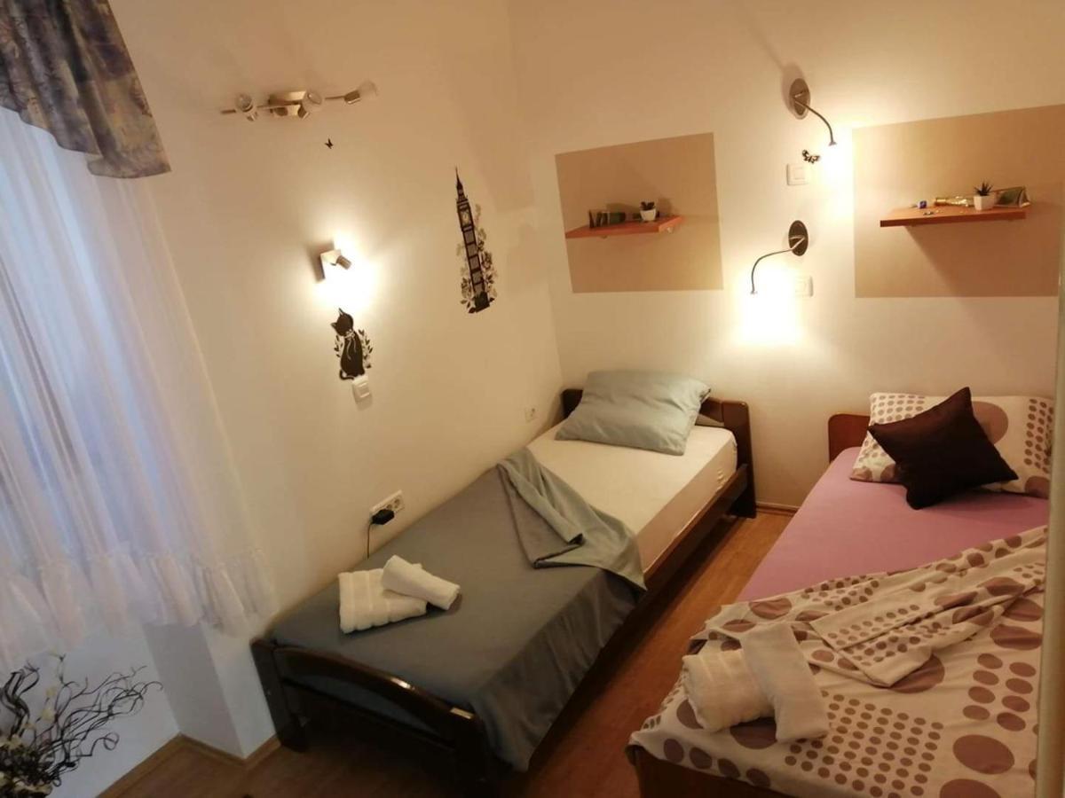 T&D Apartmani พูลา ภายนอก รูปภาพ